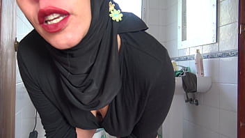Turkish Bisexual Milf Pissing From Her Hairy Pussy Turkish Bisexual Milf Pissing From Her Hairy Pussy