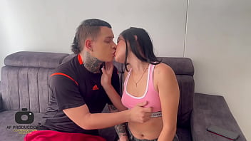 La Sucia De Mi Vecina Me Sorprende En Mi Cumplea&ntilde_os Y Me Deja Correrme En Su Boca Como Regalo.