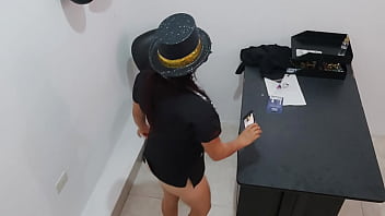 WITH GREAT EXCITEMENT I INSERTED AN ANAL PLUG AND TOLD MY SUBSCRIBERS: HAPPY NEW YEAR, I WISH YOU A LOT OF INTENSE SEX THIS COMING YEAR