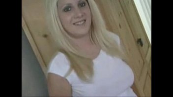 Julia – She Needs Her Butt Plug Julia – She Needs Her Butt Plug