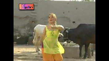 NADIA ALI HOT MUJRA GUJJRA WAY.flv NADIA ALI HOT MUJRA GUJJRA WAY.flv