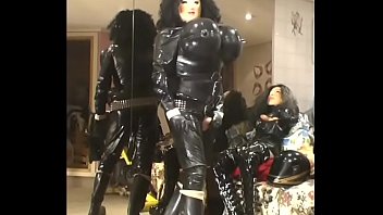 Roxina2005HeavyRubberFamily160305XXL.WMV Roxina2005HeavyRubberFamily160305XXL.WMV