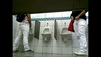 Pega&ccedil_&atilde_o Em Banheiro De Supermercado 7