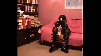 Roxina2005JerkingInHeavyRubber010205XXL.WMV Roxina2005JerkingInHeavyRubber010205XXL.WMV
