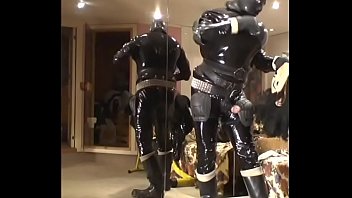 Roxina2005XtremeRubber020305XXXL.WMV Roxina2005XtremeRubber020305XXXL.WMV