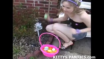 Cute Kitty Flashing Her Panties While Doing A Puzzle Cute Kitty Flashing Her Panties While Doing A Puzzle
