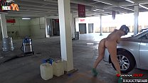 EXTREMO! TOTALMENTE DESNUDA Y TOC&Aacute;NDOSE EN UNA AGENCIA DE AUTOS NISSAN EN EL &Aacute;REA DE ESTACIONAMIENTO DANNA HOT LA PUTA XXX EXHIBICIONISTA