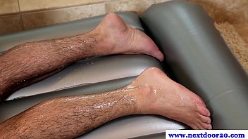 Athletic Gays Play With Warm Oil