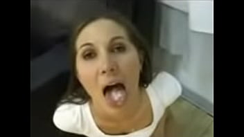 BUEN ANAL EN UN SOFA, A UNA PUTA TRAGA LECHE BUEN ANAL EN UN SOFA, A UNA PUTA TRAGA LECHE