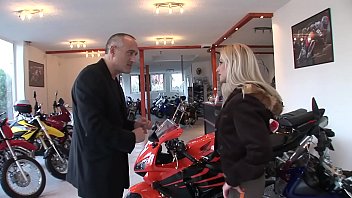 Die Geilen Drecks&auml_ue Bedanken Sich F&uuml_r Das Motorrad – HD – Anal