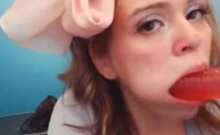 Redhead Amateur's Webcam Dildo Show Redhead Amateur's Webcam Dildo Show